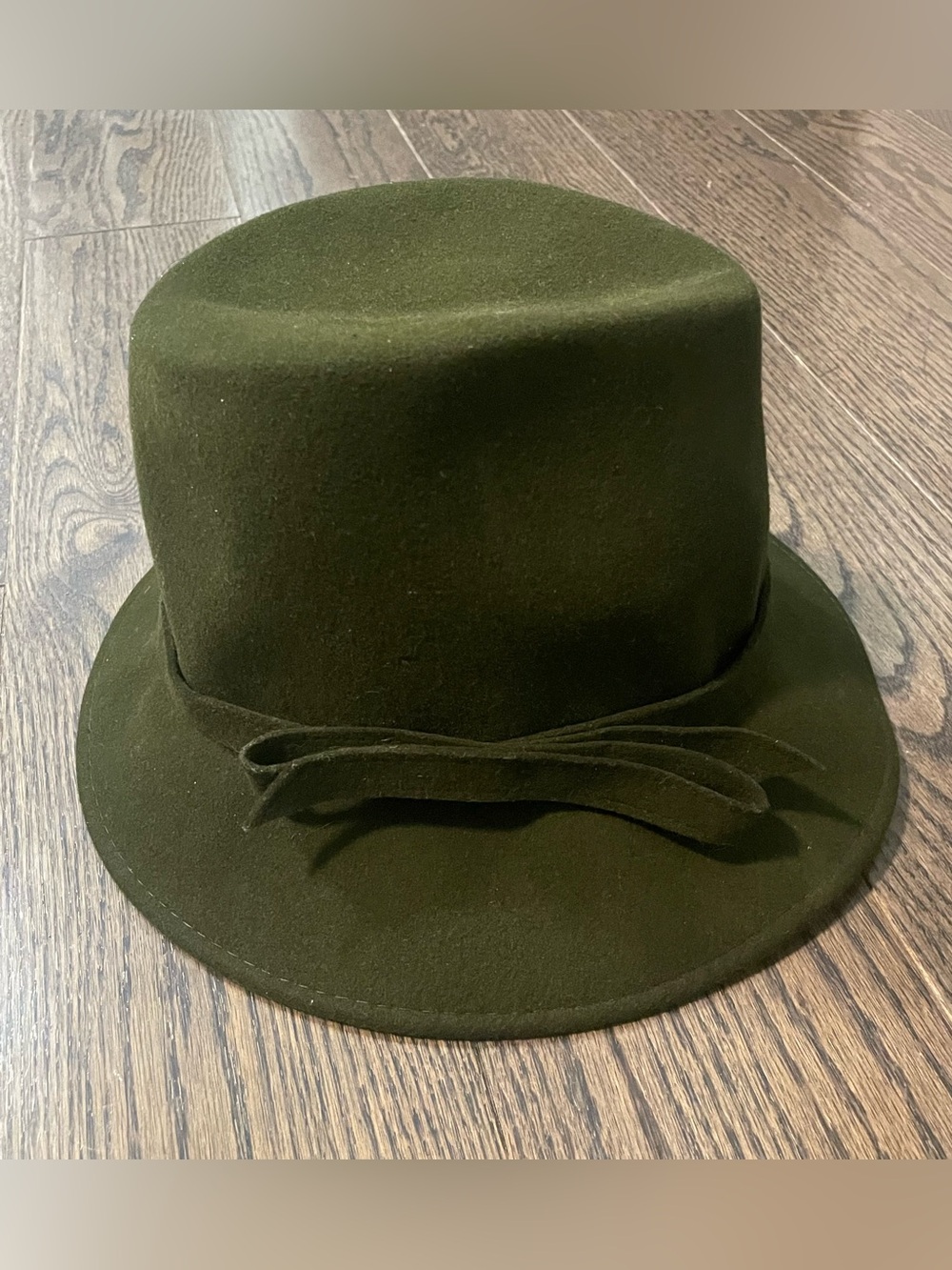 Alessandra Bacci Olive Green Felt Top Hat with Bow Trim